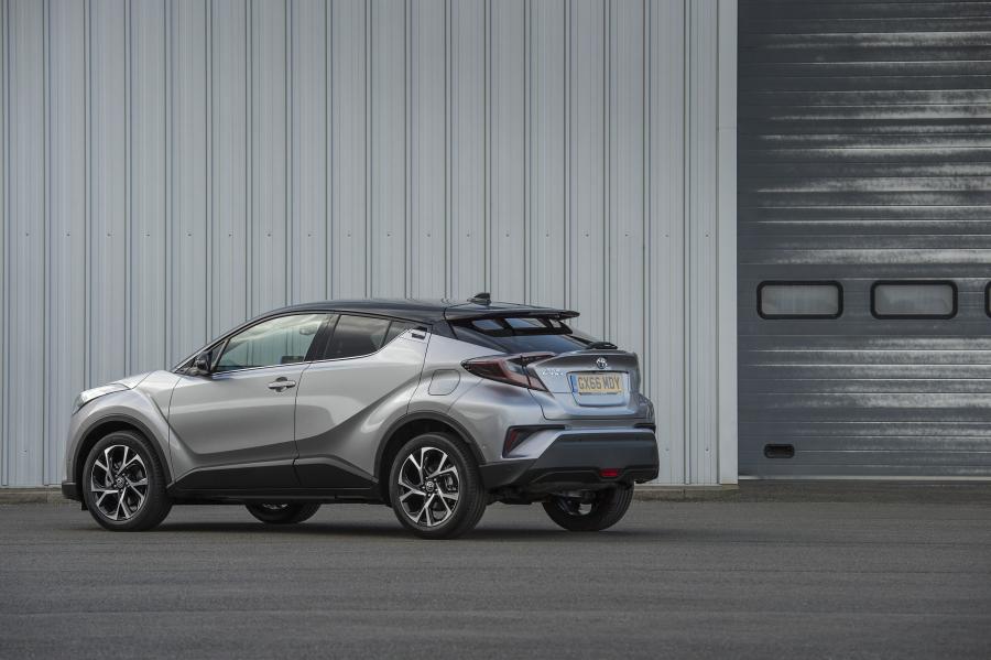  Toyota C-HR 2016 года  (UK) (фото 27 из 32)